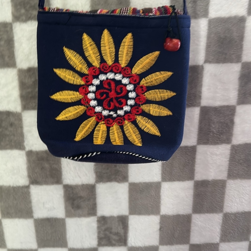 Beautiful floral & Boho Embroidered shoulder bag - Picture 2 of 7